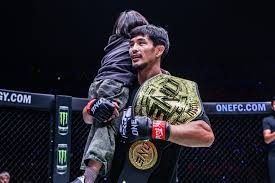 武汉三镇首战0-1负蓉城，新援表现不佳，唯有两人闪耀！